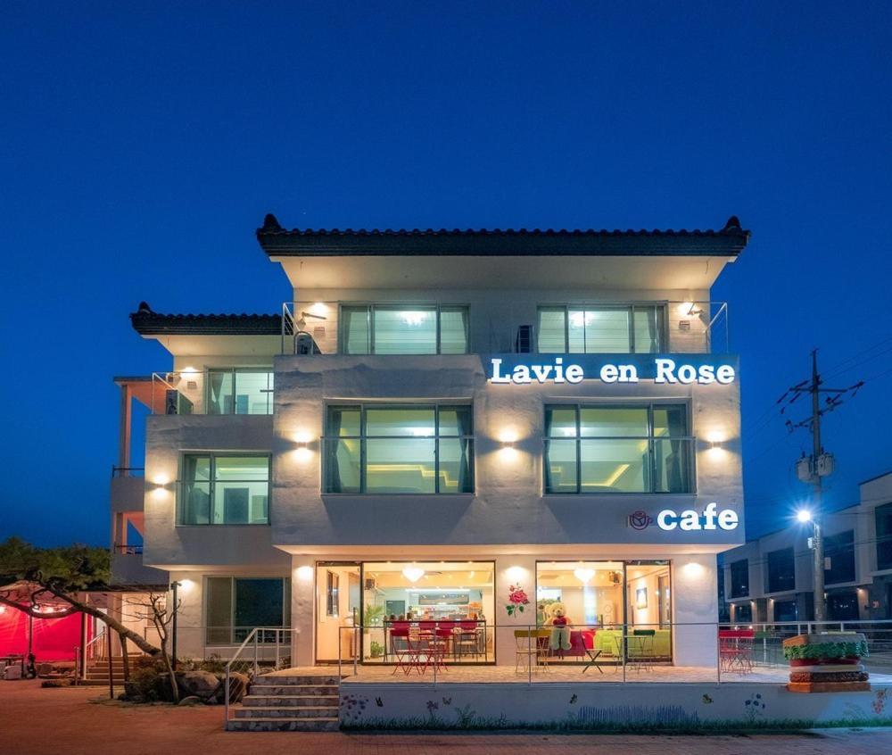 Gyeongju Labiang Rose Pension ภายนอก รูปภาพ